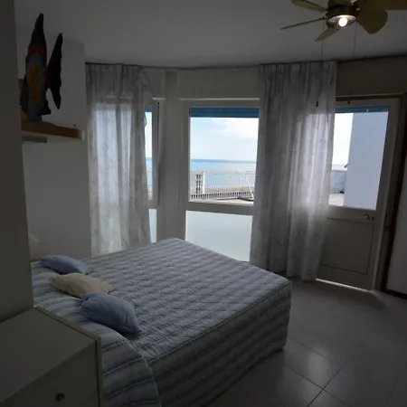 Great Sea View דירה